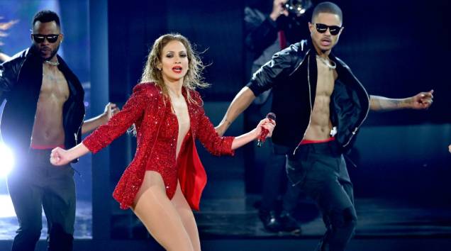 A cantora Jennifer Lopez durante apresentação no AMA 2014 A cantora Jennifer Lopez durante apresentação no AMA 2014