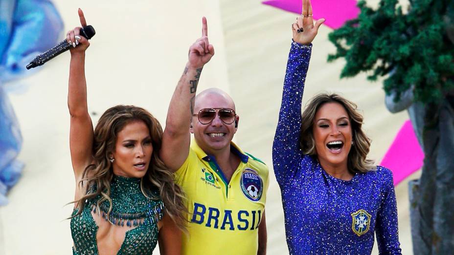 Jennifer Lopez, Pitbull e Claudia Leitte durante a cerimônia de abertura da Copa do Mundo no Itaquerão, em São Paulo