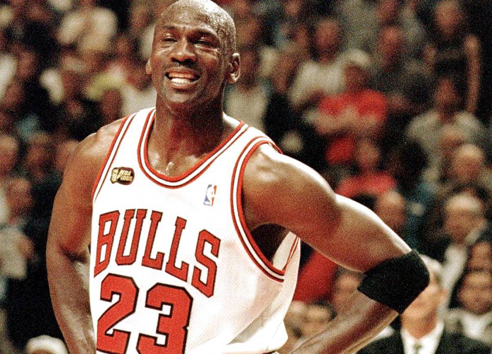Michael Jordan em sua última partida em temporada regular da NBA com a camisa do Chicago Bulls, em abril de 1998