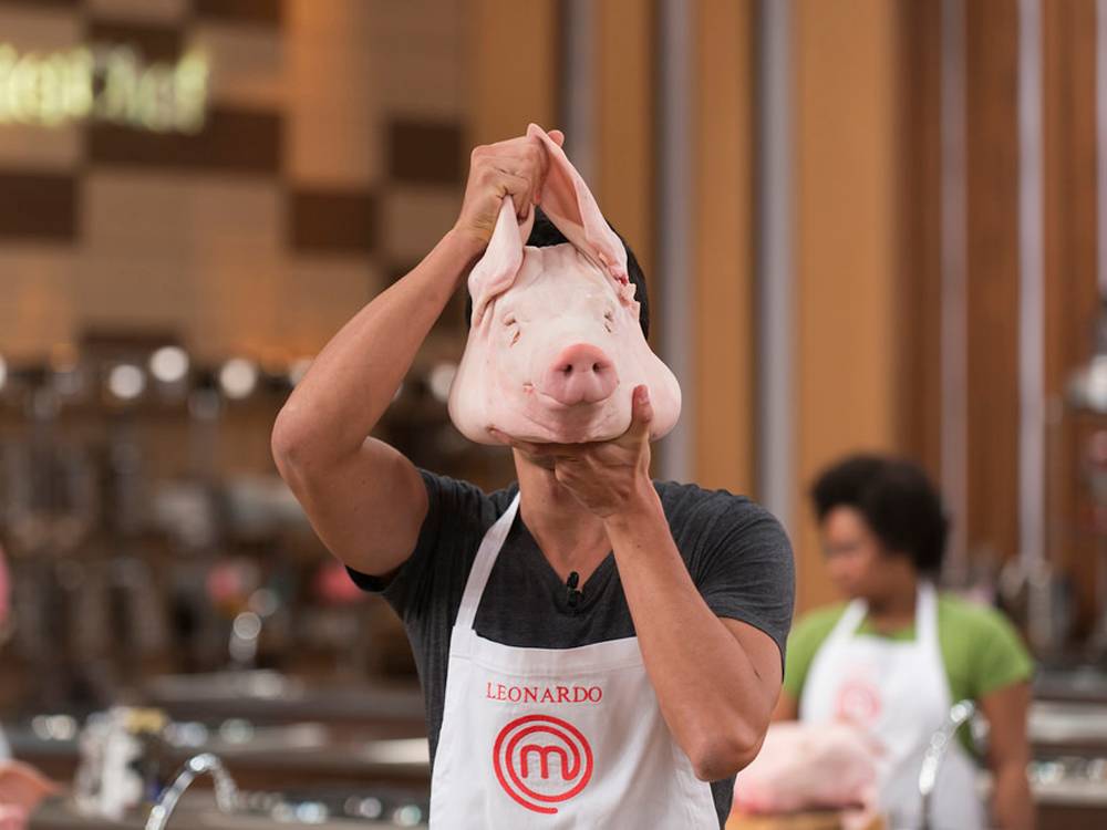 Participantes precisaram cozinhar uma cabe&ccedil;a de porco na terceira temporada de MasterChef Brasil