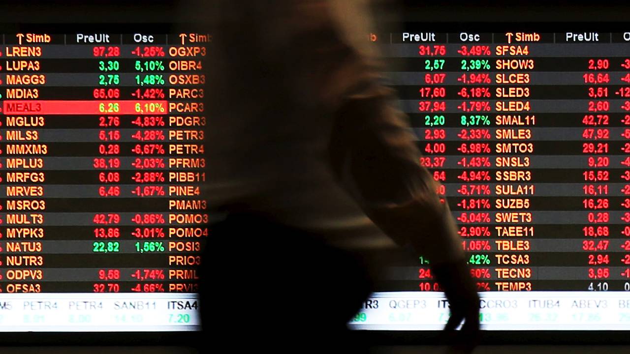 O Ibovespa fechou esta segunda-feira com queda de 3,03%, no menor patamar em mais de seis anos