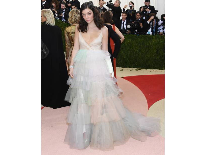 Lorde escolheu um Valentino para o MET Gala 2016