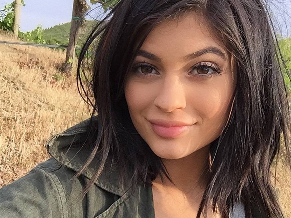 Inacreditável: fãs fazem doações para aumentar fortuna de Kylie Jenner