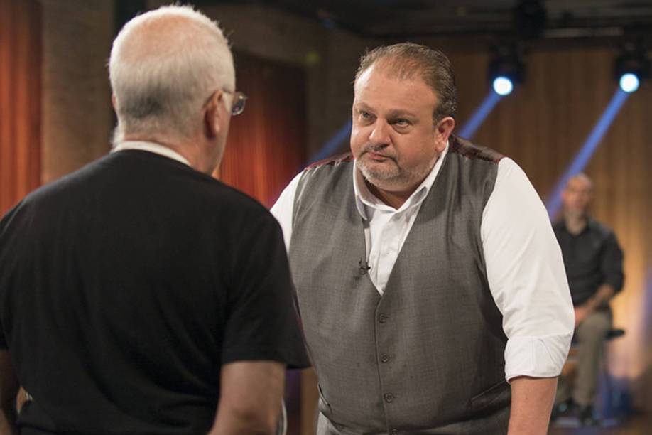 O chef Erick Jacquin avalia um candidado para a terceira temporada de Masterchef