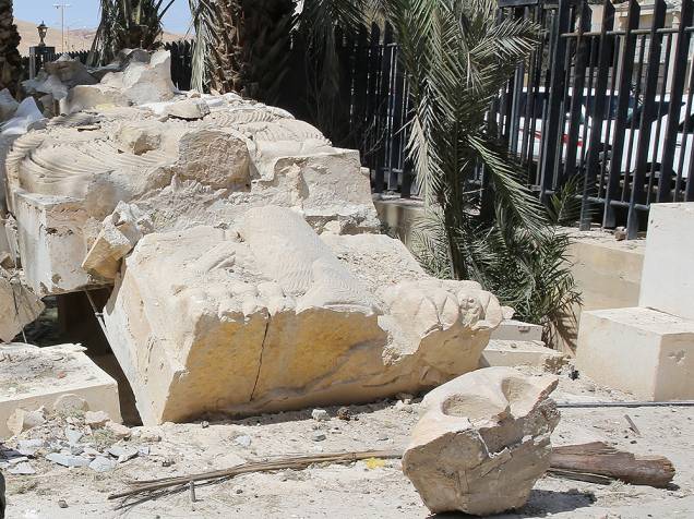 A estátua do Leão de Alat, destruída após os ataques do grupo Estado Islâmico, na região de Palmira, na Síria - 31/03/2016 A estátua do Leão de Alat, destruída após os ataques do grupo Estado Islâmico, na região de Palmira, na Síria - 31/03/2016