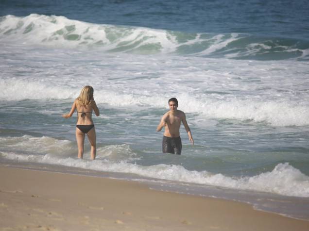 Nat Wolff curte praia em Copacabana Nat Wolff curte praia em Copacabana