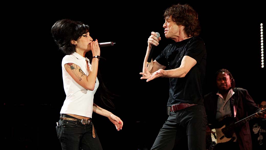 Rolling Stones homenageiam Amy Winehouse com cover afiado em novo disco; escute