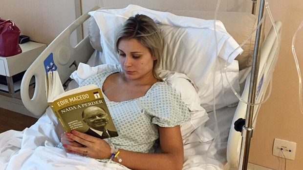Andressa Urach publica foto no hospital Andressa Urach publica foto no hospital