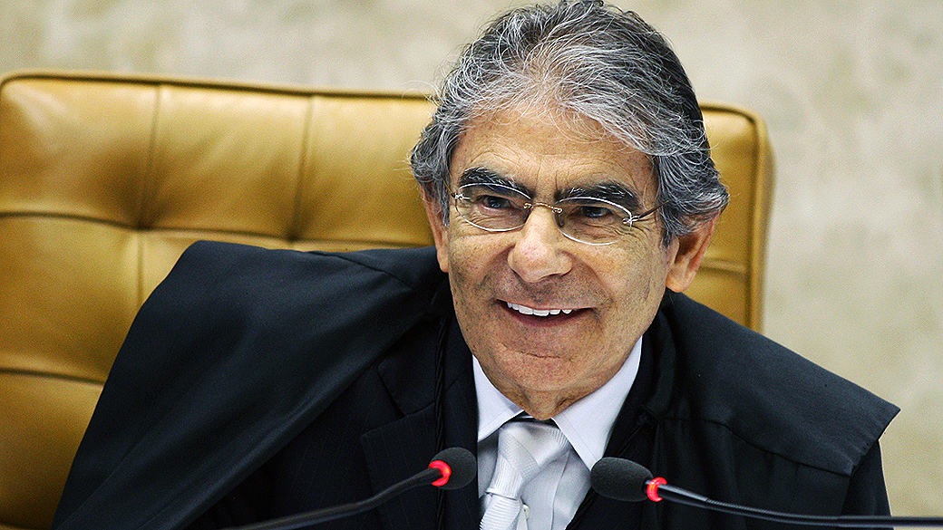 Ministro Ayres Brito do Supremo Tribunal Federal (STF) durante sessão do julgamento do mensalão, em 17/10/2012