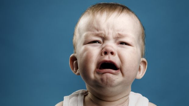 A clássica cena do bebê chorando: é para ficar com uma ou um dó?