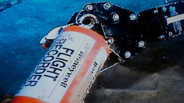 Robô submarino encontra módulo de memória da caixa preta do voo AF 447, da Air France, que caiu no oceano Atlântico em 2009 Robô submarino encontra módulo de memória da caixa preta do voo AF 447, da Air France, que caiu no oceano Atlântico em 2009