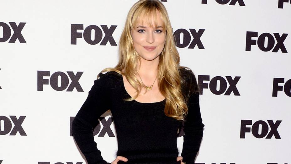 Atriz Dakota Johnson em um evento do canal FOX em 2012