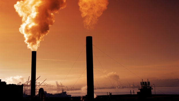 Metade das emissões globais de carbono está ligada a apenas 36 empresas, revela estudo