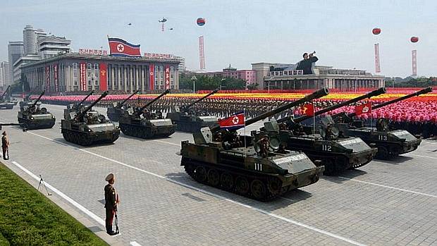 Coreia do Norte celebra anivers&aacute;rio de armist&iacute;cio com desfile militar em Pyongyang