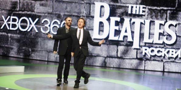 Paul McCartney e Ringo Starr divulgam o jogo 'The Beatles: Rock Band', na E3 de 2009