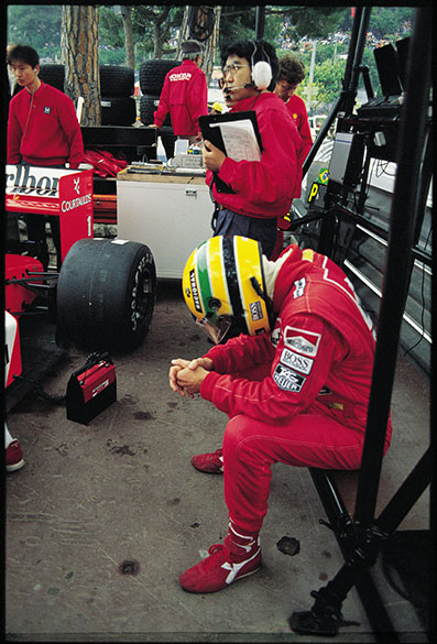 Ayrton Senna no boxe da McLaren durante GP de Mônaco de 1989 Ayrton Senna no boxe da McLaren durante GP de Mônaco de 1989