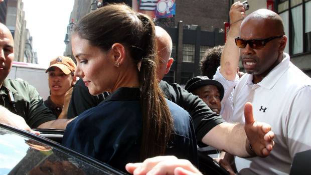 A atriz Katie Holmes grava participa&ccedil;&atilde;o em programa de TV tr&ecirc;s dias ap&oacute;s anunciar div&oacute;rcio de Tom Cruise