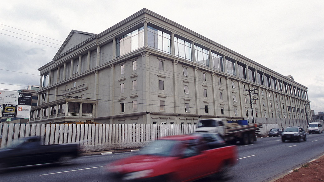 Com dívidas de R$ 85 milhões, o "Templo do Luxo" acabou envolvido em um dos maiores escândalos de sonegação fiscal do país, tenta mais uma vez se reerguer
