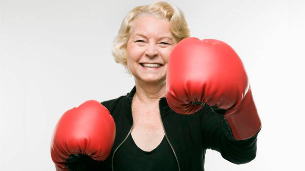 mulher-idosa-com-luvas-de-boxe-original.jpeg