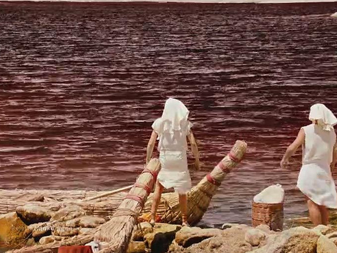 <p>Egípcios veem as águas do Nilo se transformarem em sangue em Os Dez Mandamentos</p> <p>Egípcios veem as águas do Nilo se transformarem em sangue em Os Dez Mandamentos</p>