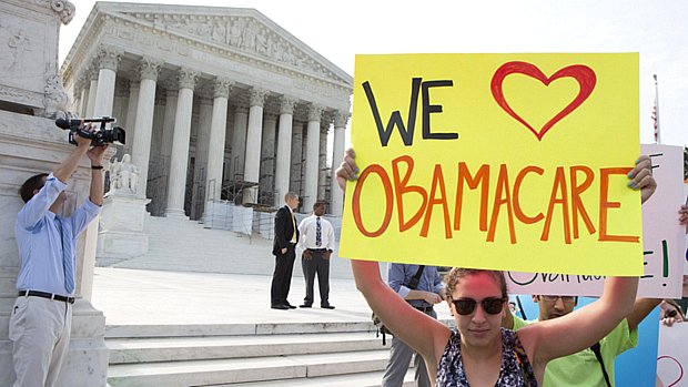 Os democratas defendem que o ObamaCare garantirá a quase universalização da cobertura de planos de saúde nos EUA