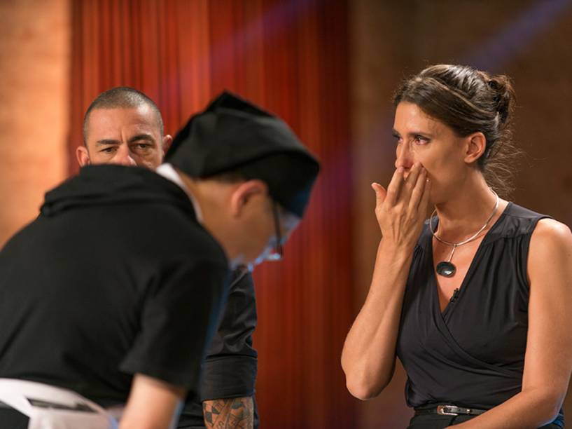 Paola se emociona com participante Lee, na terceira temporada do MasterChef