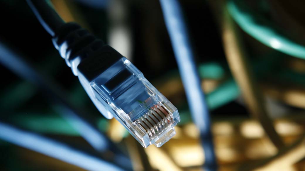 Lei que proíbe limite na banda larga avança na Câmara