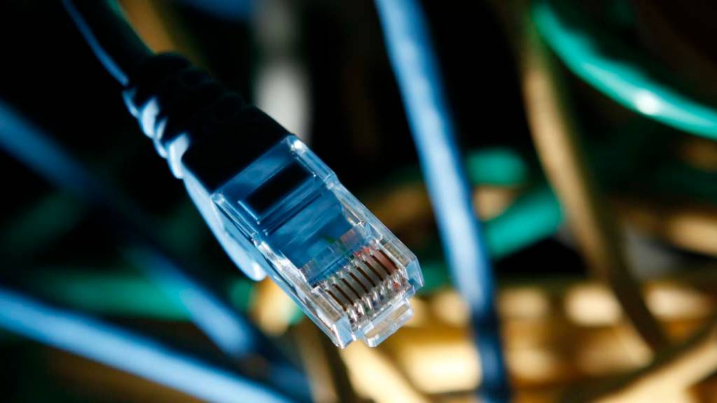 Lei que proíbe limite na banda larga avança na Câmara