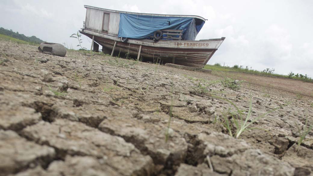 Não é o Saara: lago Caapiranga seco, no estado do Amazonas