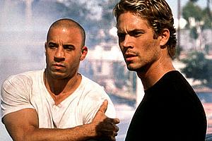 Ator Paul Walker ao lado de Vin Diesel, companheiro na franquia Velozes e Furiosos