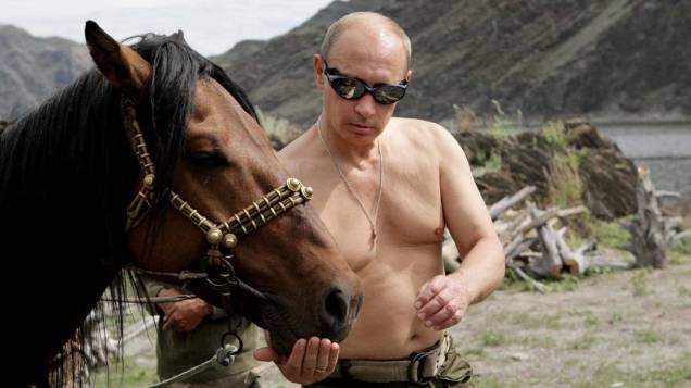 Vladimir Putin durante suas férias no sul da Sibéria em agosto de 2009 Vladimir Putin durante suas férias no sul da Sibéria em agosto de 2009