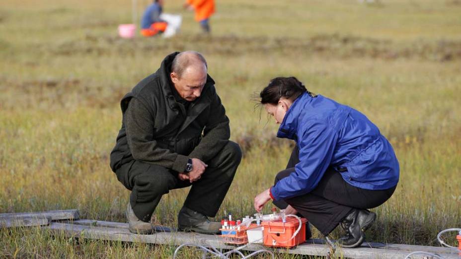 Vladimir Putin durante expedição científica russo-alemã, na Ilha Samoilovsky, na Rússia em agosto de 2010