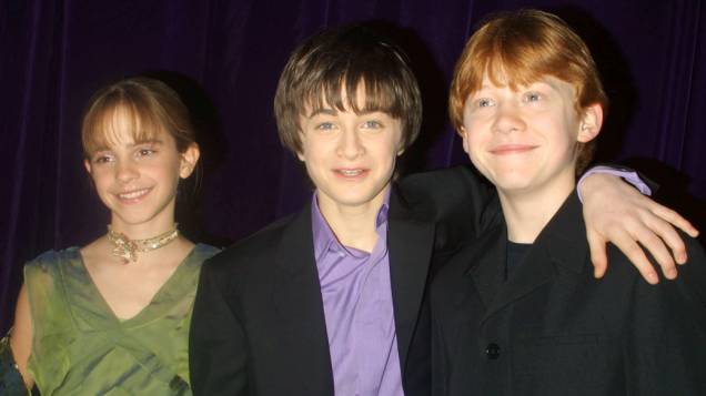 O trio de protagonistas, Emma Watson, Daniel Radcliffe e Rupert Grint, na premiere de <em>Harry Potter e a Câmara Secreta</em>, em Nova York, 2002 O trio de protagonistas, Emma Watson, Daniel Radcliffe e Rupert Grint, na premiere de <em>Harry Potter e a Câmara Secreta</em>, em Nova York, 2002