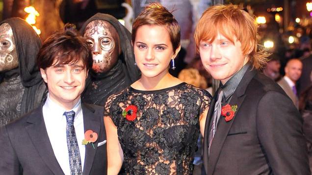 O trio de protagonistas, Daniel Radcliffe, Emma Watson e Rupert Grint, na premiere de <em> Harry Potter e as Relíquias da Morte</em>, em Londres, 2010 O trio de protagonistas, Daniel Radcliffe, Emma Watson e Rupert Grint, na premiere de <em> Harry Potter e as Relíquias da Morte</em>, em Londres, 2010