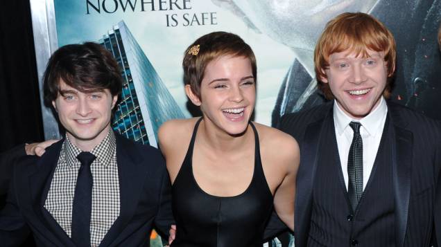 Daniel Radcliffe, Emma Watson e Rupert Grint, na pré-estreia de <em> Harry Potter e as Relíquias da Morte </em>, em Nova York, 2010 Daniel Radcliffe, Emma Watson e Rupert Grint, na pré-estreia de <em> Harry Potter e as Relíquias da Morte </em>, em Nova York, 2010