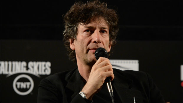 O autor Neil Gailman, que vai lançar prólogo de Sandman neste ano