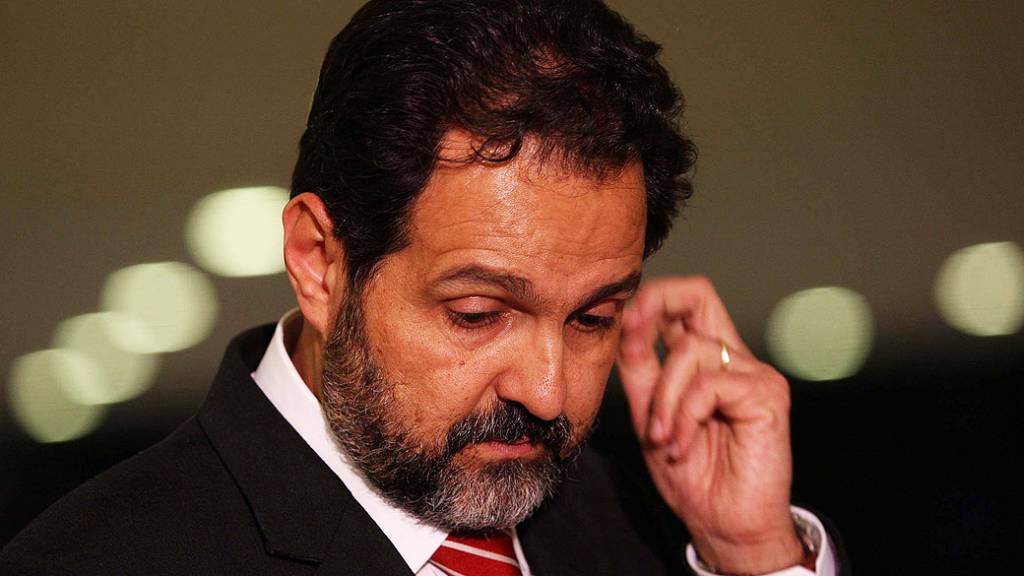 Justiça liberta ex-governador Agnelo Queiroz de prisão temporária