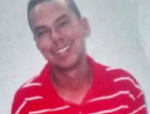 M&eacute;dicos legistas chegaram &agrave; conclus&atilde;o de que o vigilante Alex de Morais, de 39 anos, morreu por causa de um tiro na nuca, que provocou perda de massa encef&aacute;lica