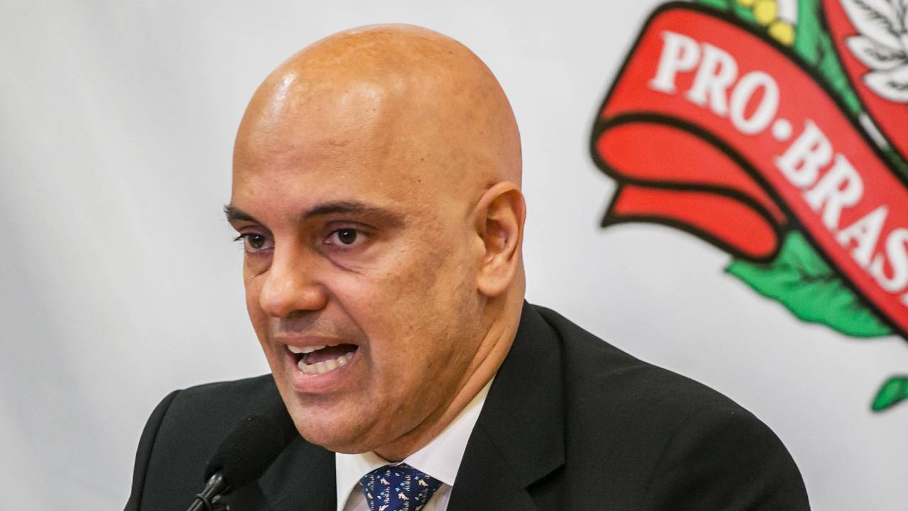 O secretário da Segurança Pública de São Paulo, Alexandre de Moraes, durante entrevista coletiva, nesta segunda-feira (21)