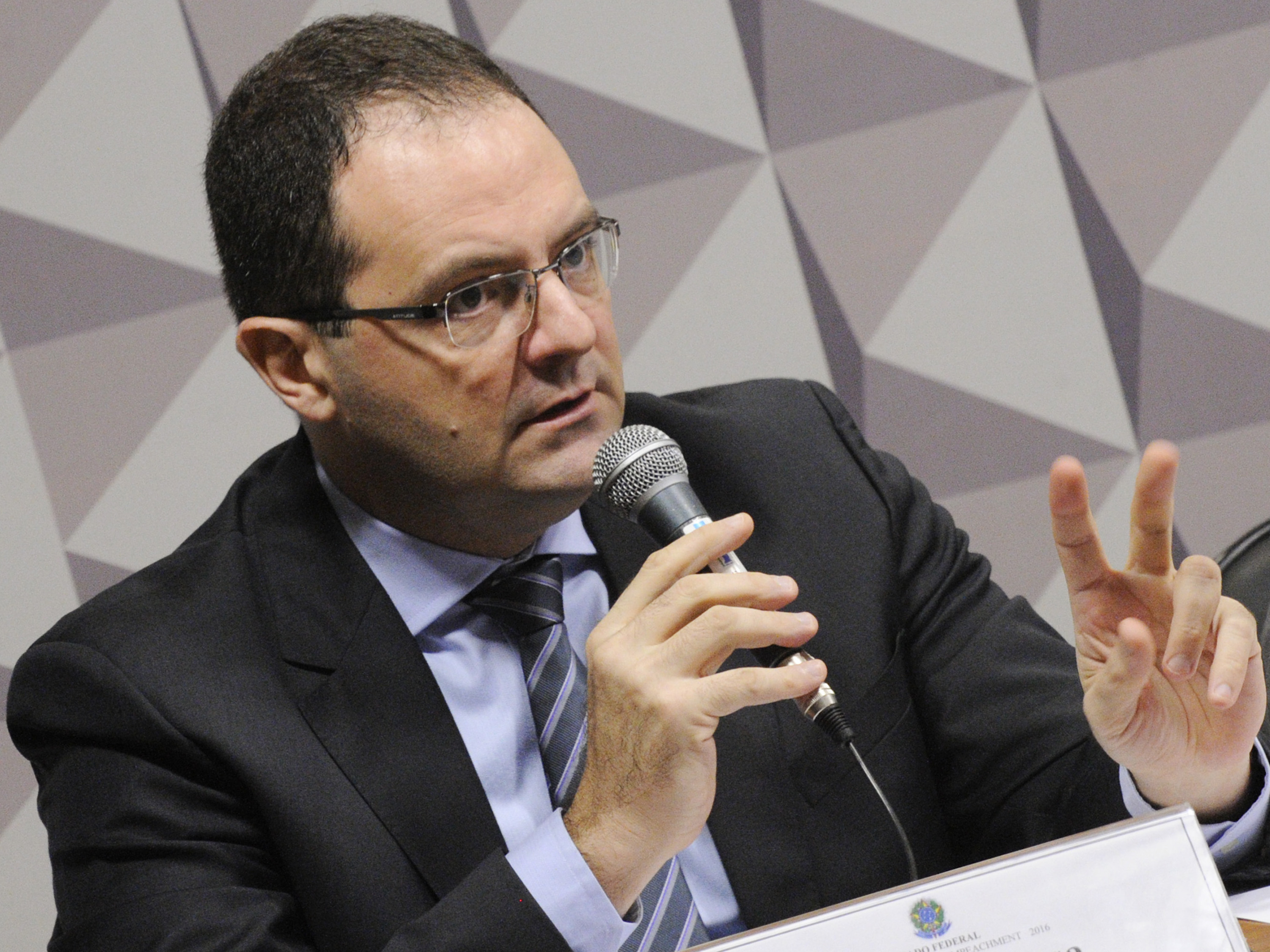 O que diz Nelson Barbosa sobre o espaço no Orçamento para o Bolsa Família