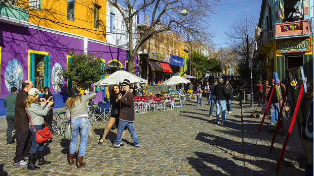 Quem mandou pintar ‘El Caminito’ de preto, o ponto turístico da Argentina