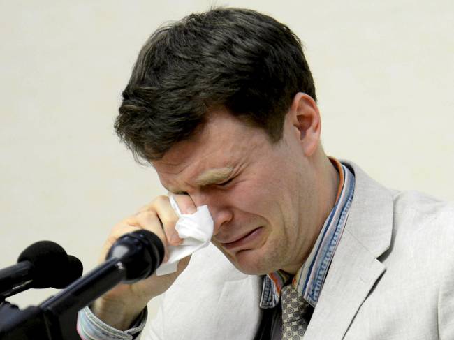 Otto Frederick Warmbier durante conferência em Pyongyang, na Coreia do Norte. O estudante norte-americano está detido desde janeiro, acusado de 