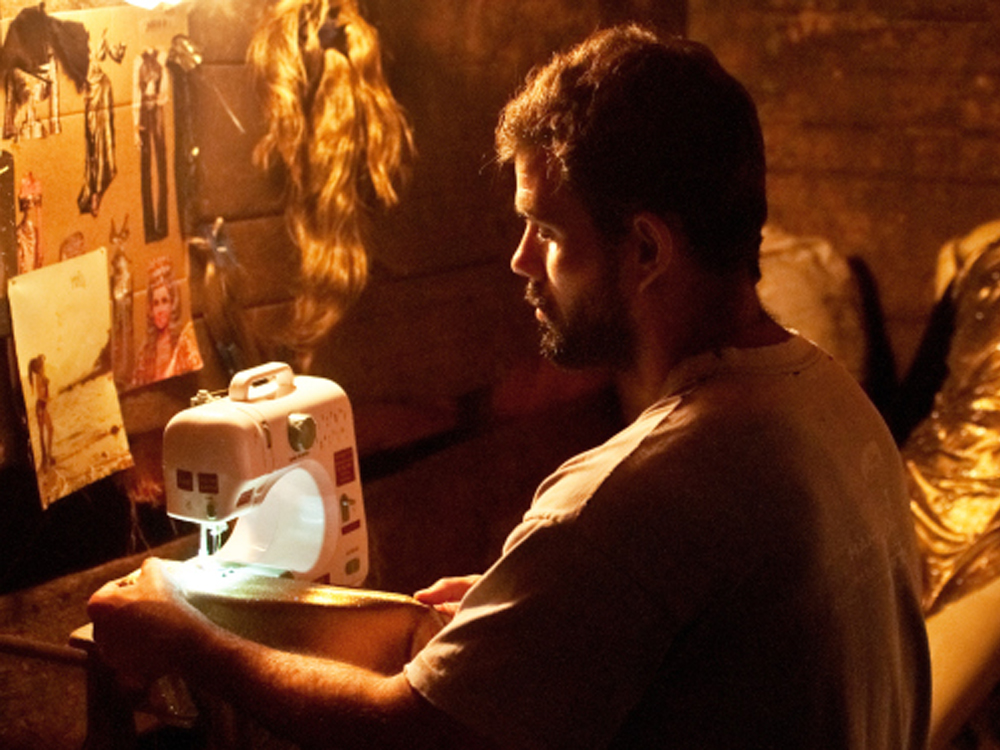 alx_neon-bull-juliano-casare-foto_mateus_sa2_original.jpeg Cena do filme 'Boi Neon'