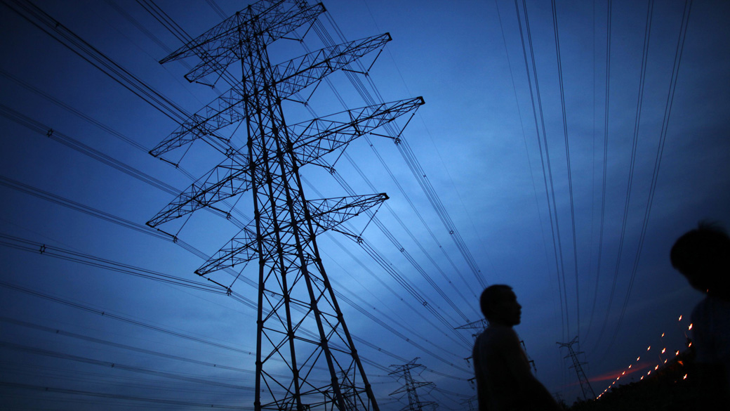 Torres de alta voltagem, apagão, crise, energia elétrica