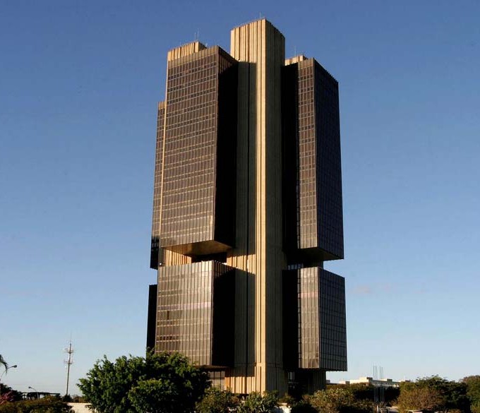 Banco Central reduz Selic para 14,5% ao ano em meio a conflito no Oriente Médio