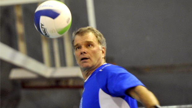 O técnico de vôlei Bernardinho no ginásio do Tijuca Tênis Clube