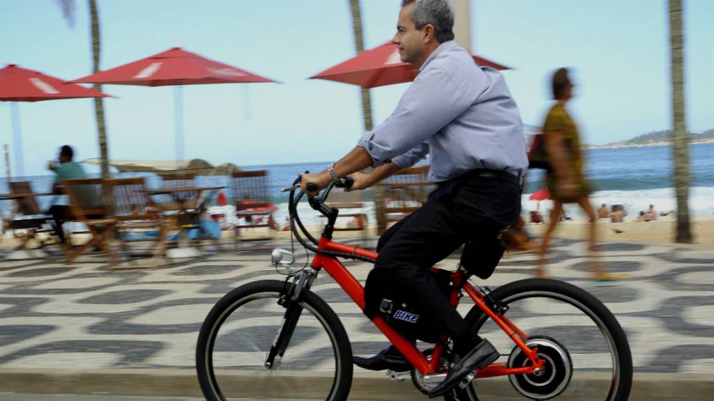 Casagrande pede regulamentação do trânsito de bicicletas elétricas no país