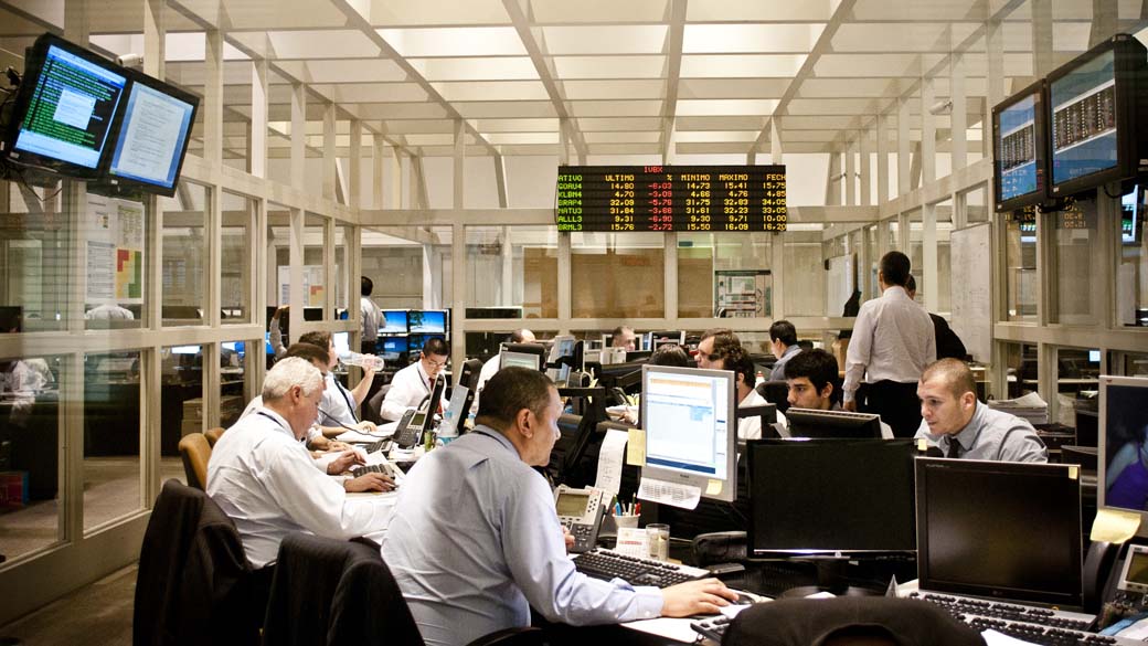 Painel da Bovespa com índices de ações
