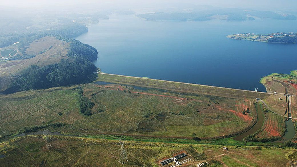 Vista do Sistema Alto Tietê, uma das bacias que fornece água para o Sistema Cantareira na tentativa de frear o desabastecimento