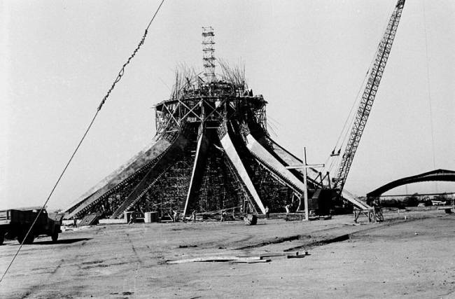 A Catedral de Brasília em construção, em 1960. Ela só seria inaugurada em 1970.